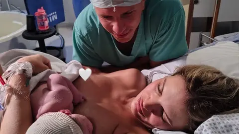 Gianluca y Eva con su beb&eacute; reci&eacute;n nacido | Instagram