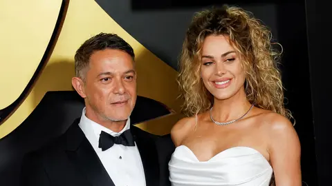 Alejandro Sanz y Candela M&aacute;rquez en una alfombra roja | REUTERS