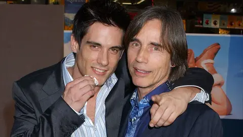 Jackson Browne (der.) y su hijo Ethan Browne (izq.) | GETTY