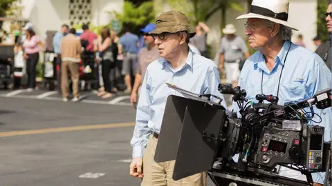 Woody Allen durante un rodaje de una de sus pel&iacute;culas | EFE