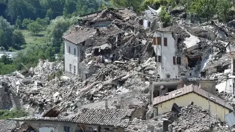 Un pueblo de Italia destruido por un terremoto | GETTY
