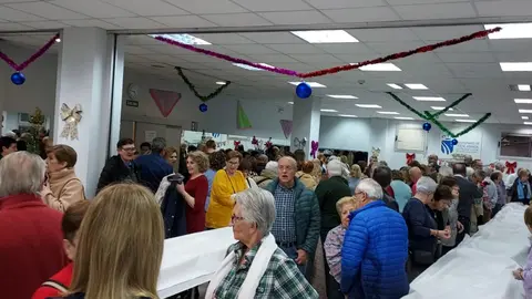 Mayores celebrando la Navidad en un a&ntilde;o anterior | Ayto. de Fuenlabrada
