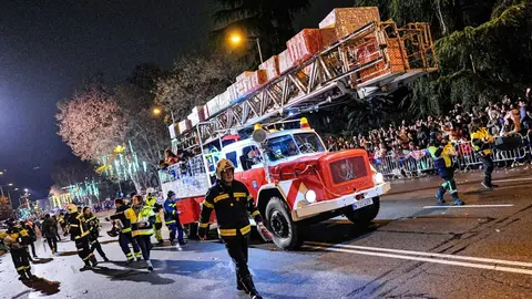 Los bomberos participando en la cabalgata de Madrid | diario de Madrid