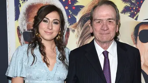 Tommy Lee Jones y su hija Victoria Jones en una premi&egrave;re | FilmMagic