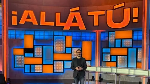 Juanra Bonet en el nuevo plat&oacute; de '&iexcl;All&aacute; T&uacute;!' | Mediaset