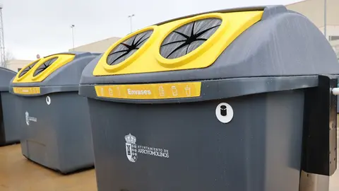 Imagen de los nuevos contenedores de pl&aacute;stico | Ayto. de Arroyomolinos
