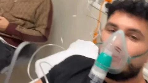 Omar Montes en el hospital con una m&aacute;scara de ox&iacute;geno | Instagram