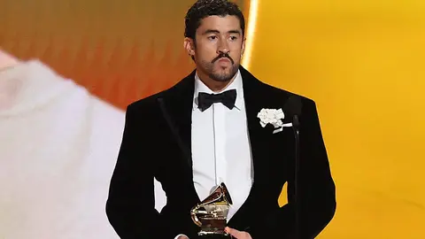Bad Bunny dedica su Grammy a los latinos | REUTERS