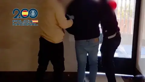 El detenido con la policia | CNP