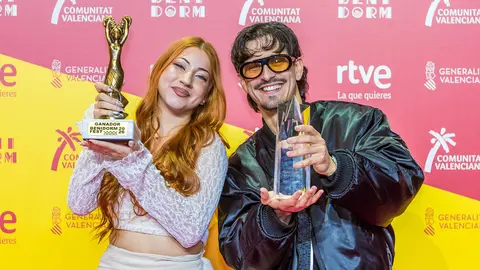 Lucycalys y Tony Grox con el premio de Benidorm Fest 2026 | RTVE
