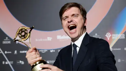 Marc Gir&oacute; con su premio Iris 2026 | EFE
