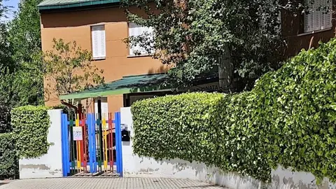 Entrada a la escuela infantil 'La Pi&ntilde;ata' en Fuenlabrada
