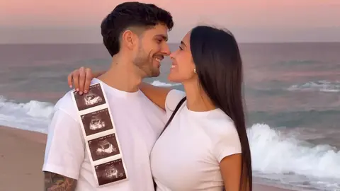 Claudia Mart&iacute;nez y Mario Gonz&aacute;lez con la ecograf&iacute;a | Redes Sociales
