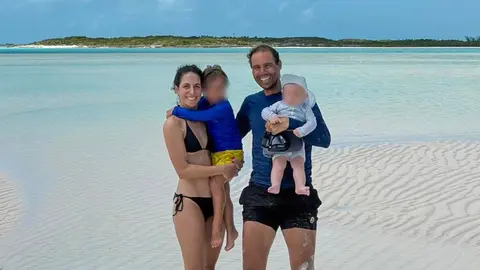 Rafael Nadal, su mujer Mery Perell&oacute; y sus dos hijos | Instagram