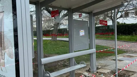 Obras de mejora de las marquesinas en Arroyomolinos