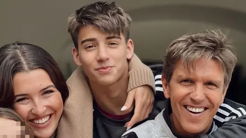 Manuel D&iacute;az 'El Cordob&eacute;s' con su hijo mayor y su mujer | Instagram