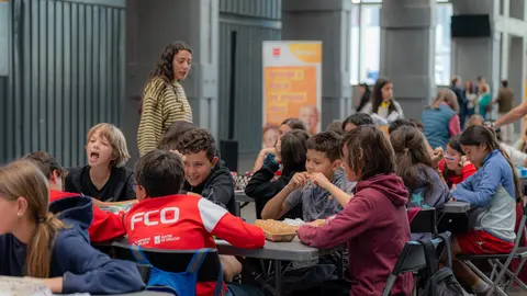 Alumnos de Primaria participando en los talleres | CAM