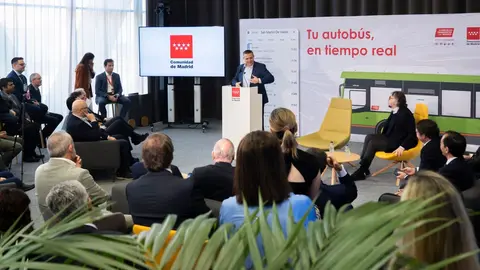 El consejero Jorge Rodrigo durante la presentaci&oacute;n de la aplicaci&oacute;n de los autobuses en Google Maps