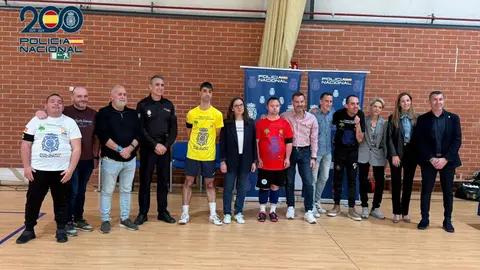 Algunos participantes en el II Torneo inclusivo de Futbol Sala de Fuenlabrada
