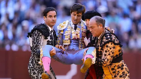 Roca Rey sufri&oacute; una cornada muy grave en Sevilla | Europa Press
