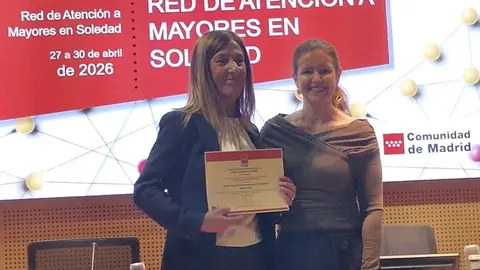 La concejala Ana P&eacute;rez junto a la consejera de Familia, Juventud y Asuntos Sociales, Ana D&aacute;vila-Ponce | Ayto. de Fuenlabrada