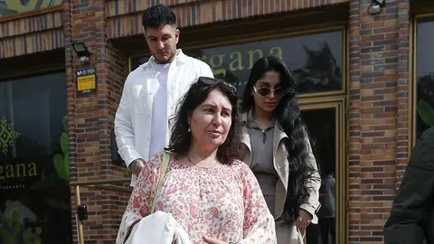 Omar Montes y Lola Romero saliendo del restaurante | Europa Press