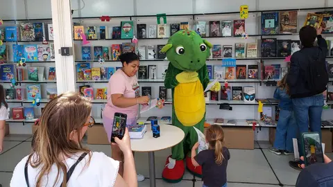 Imagen de la Feria del Libro con Fuenlis en una edici&oacute;n anterior | Ayto. de Fuenlabrada