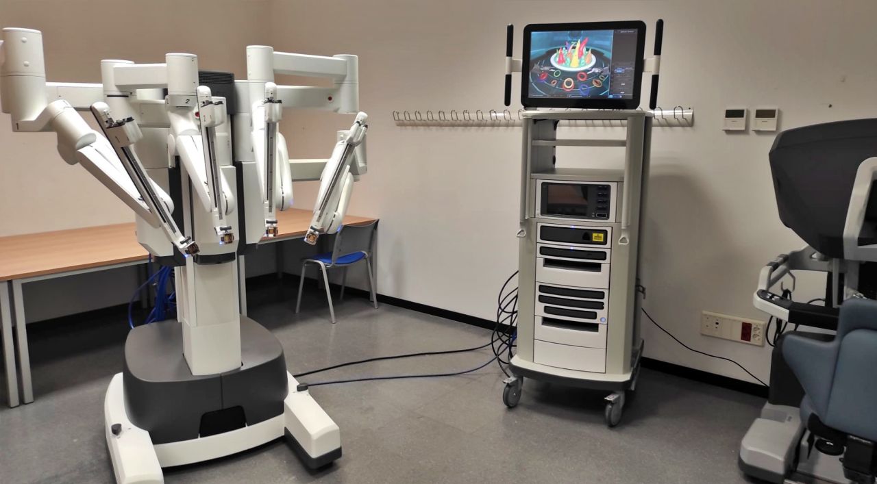 El Robot da Vinci se incorpora para cirugías en el Hospital de Fuenlabrada | CAM