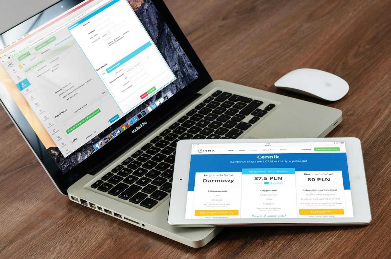 Ipad y McBook | pexels.com