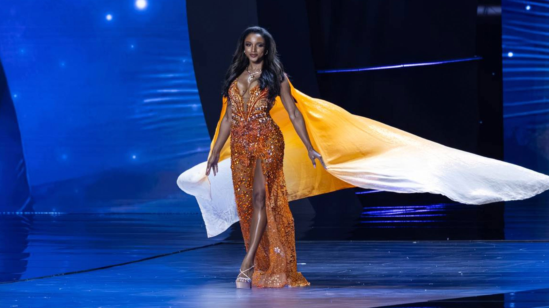 Miss Universo Jamaica en uno de los ensayos | GETTY