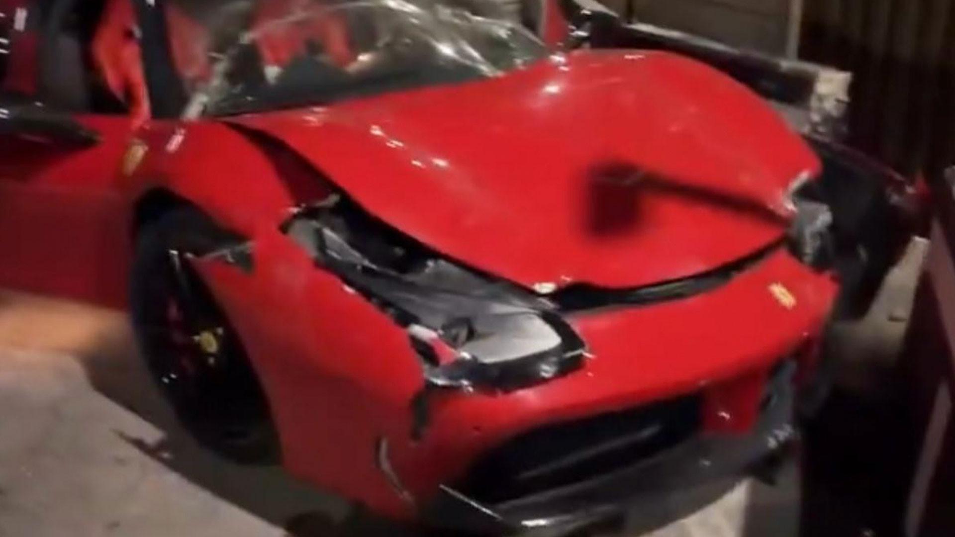 Imagen del Ferrari tras golpearse | Redes Sociales